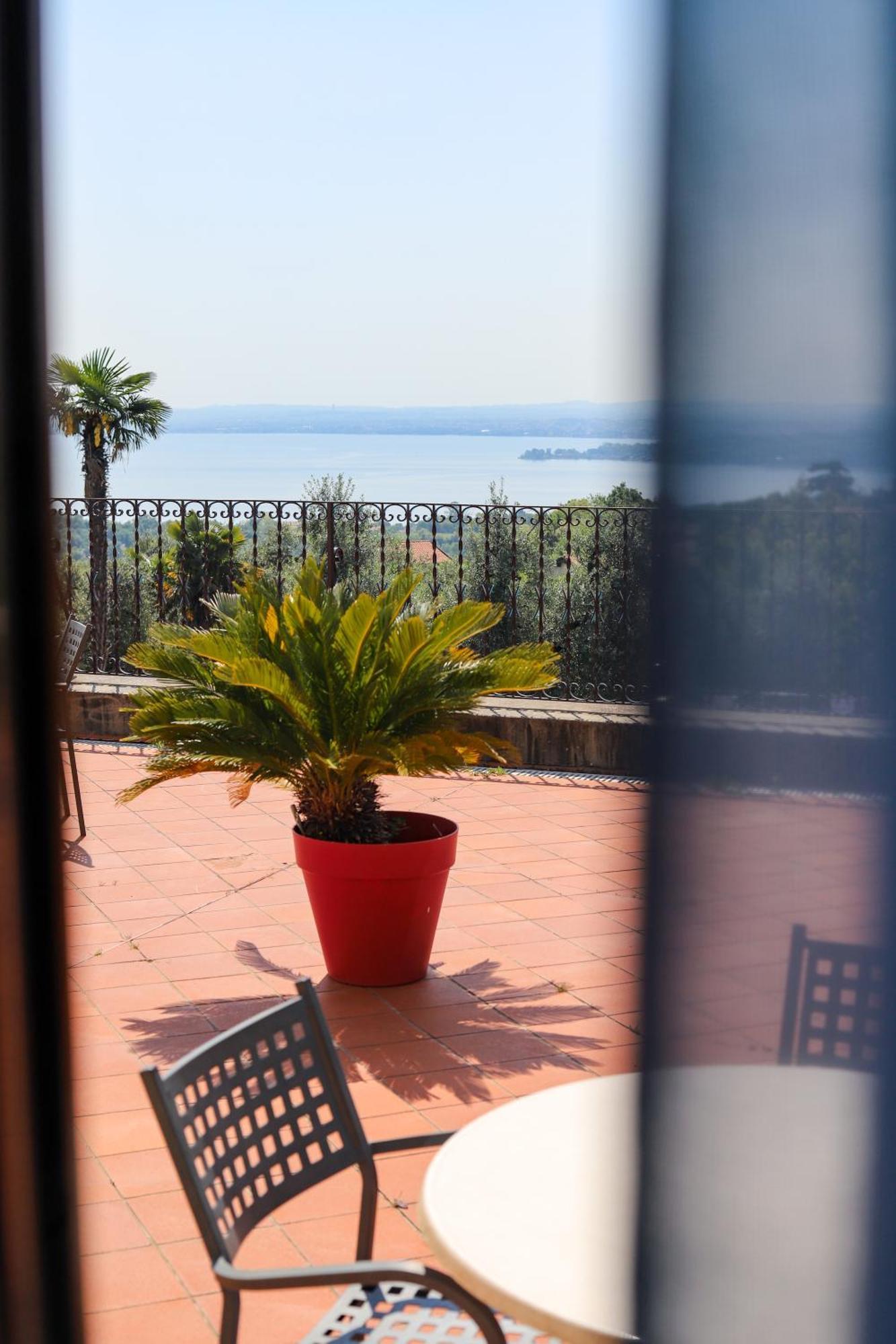 San Rocco Relais Aparthotel Soiano Del Lago Exterior photo