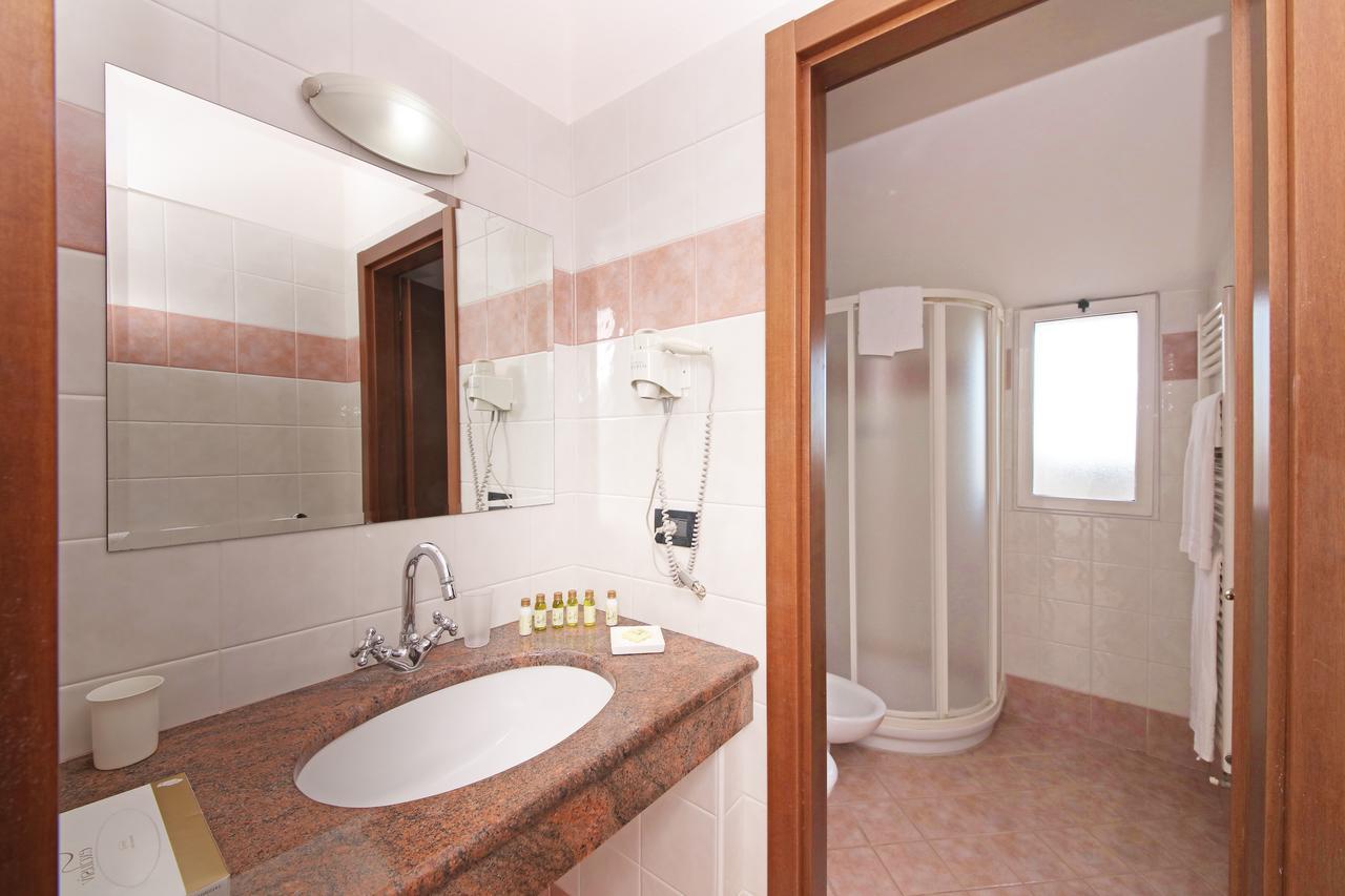 San Rocco Relais Aparthotel Soiano Del Lago Exterior photo